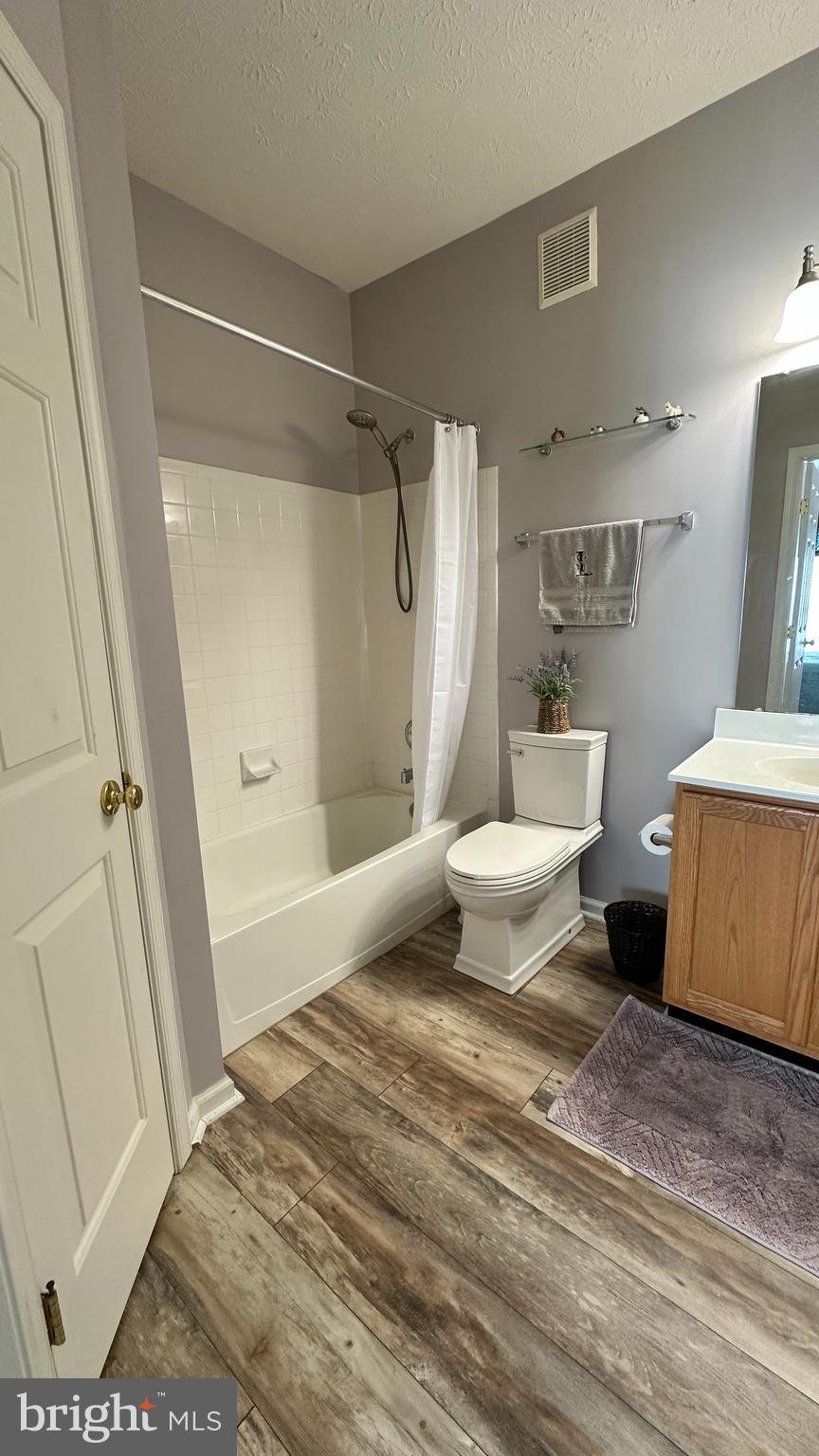 CHESTNUT POINT - Residential