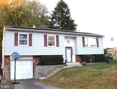 Photo of 33 Mulberry Street, UPPER CHICHESTER, PA 19061 (MLS # PADE2102596) Photo of 33 Mulberry Street, UPPER CHICHESTER, PA 19061 (MLS # PADE2102596)