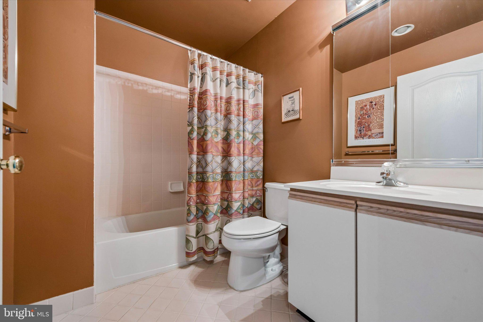 DAYLESFORD LAKE - Residential