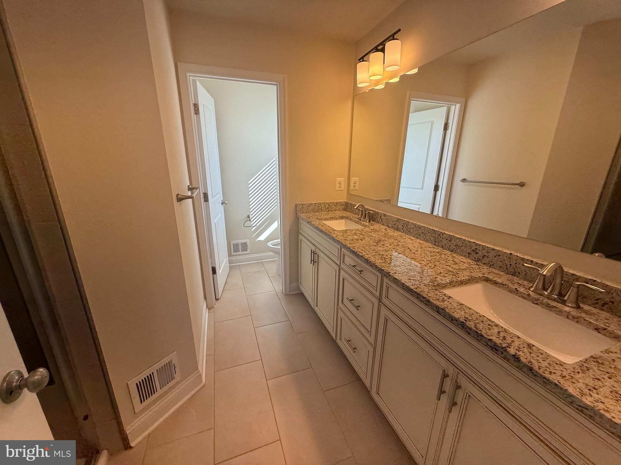 OXFORD SQUARE - Residential Lease