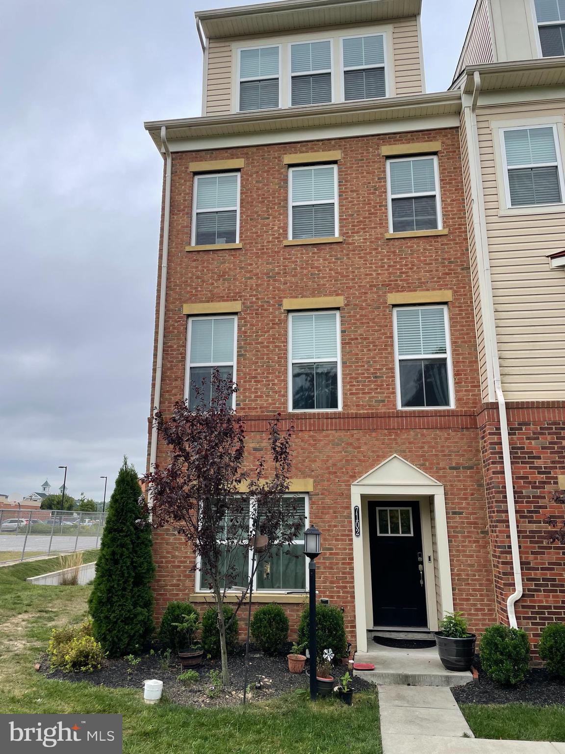 OXFORD SQUARE - Residential Lease