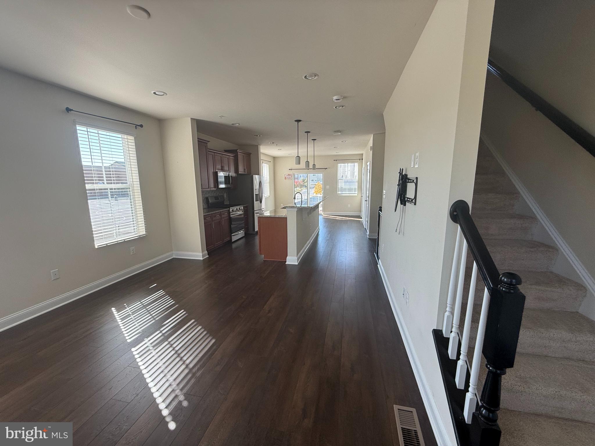 OXFORD SQUARE - Residential Lease