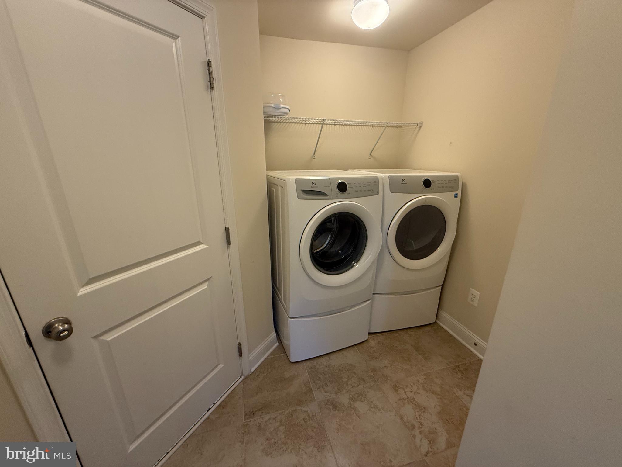 OXFORD SQUARE - Residential Lease