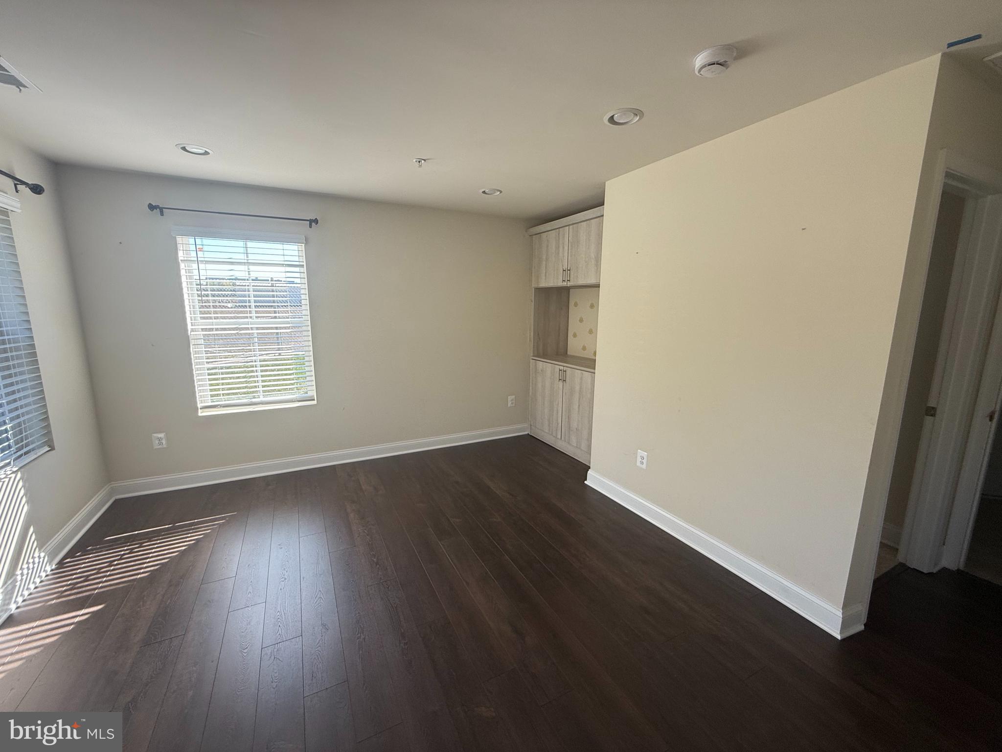 OXFORD SQUARE - Residential Lease