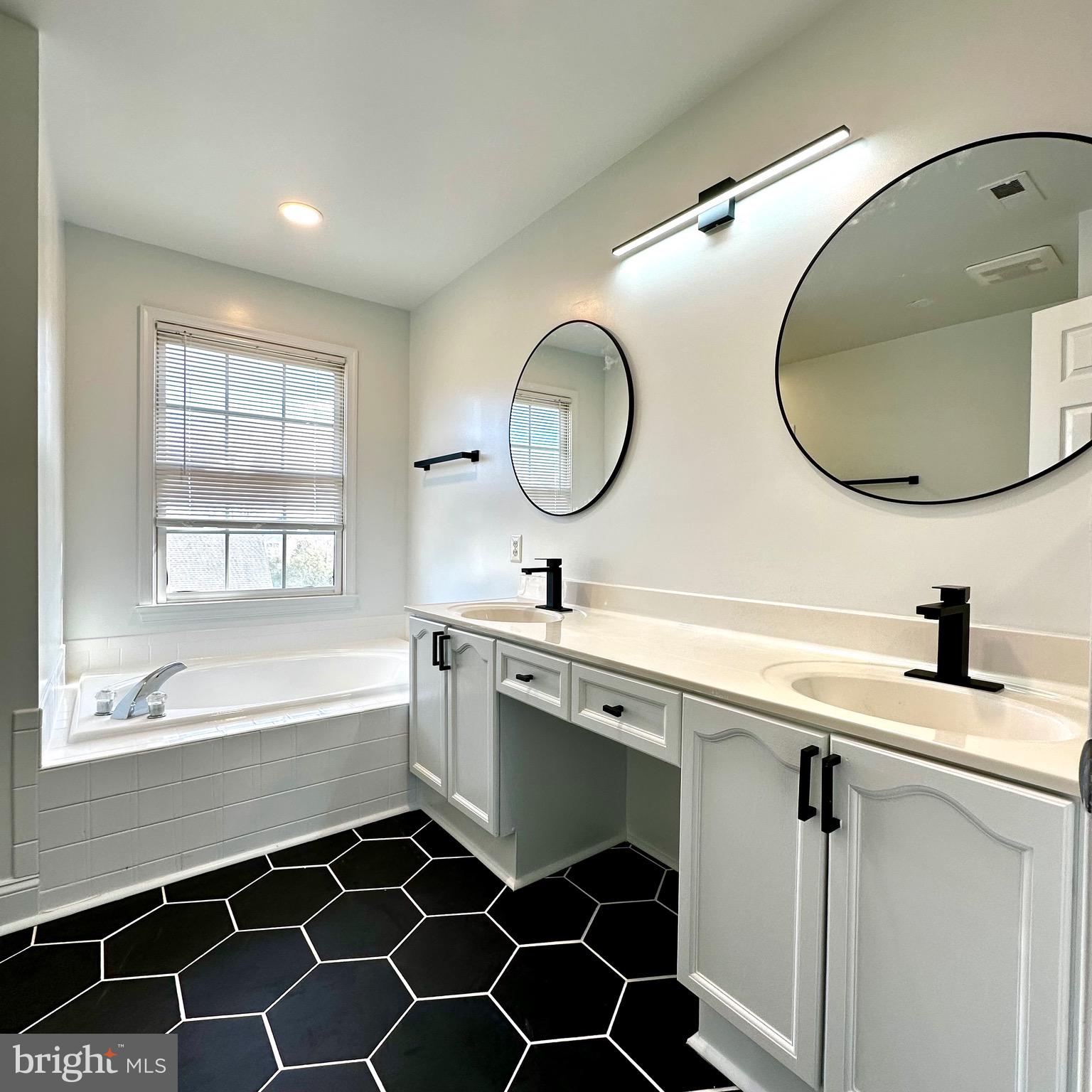 KINGSWOOD - Residential Lease