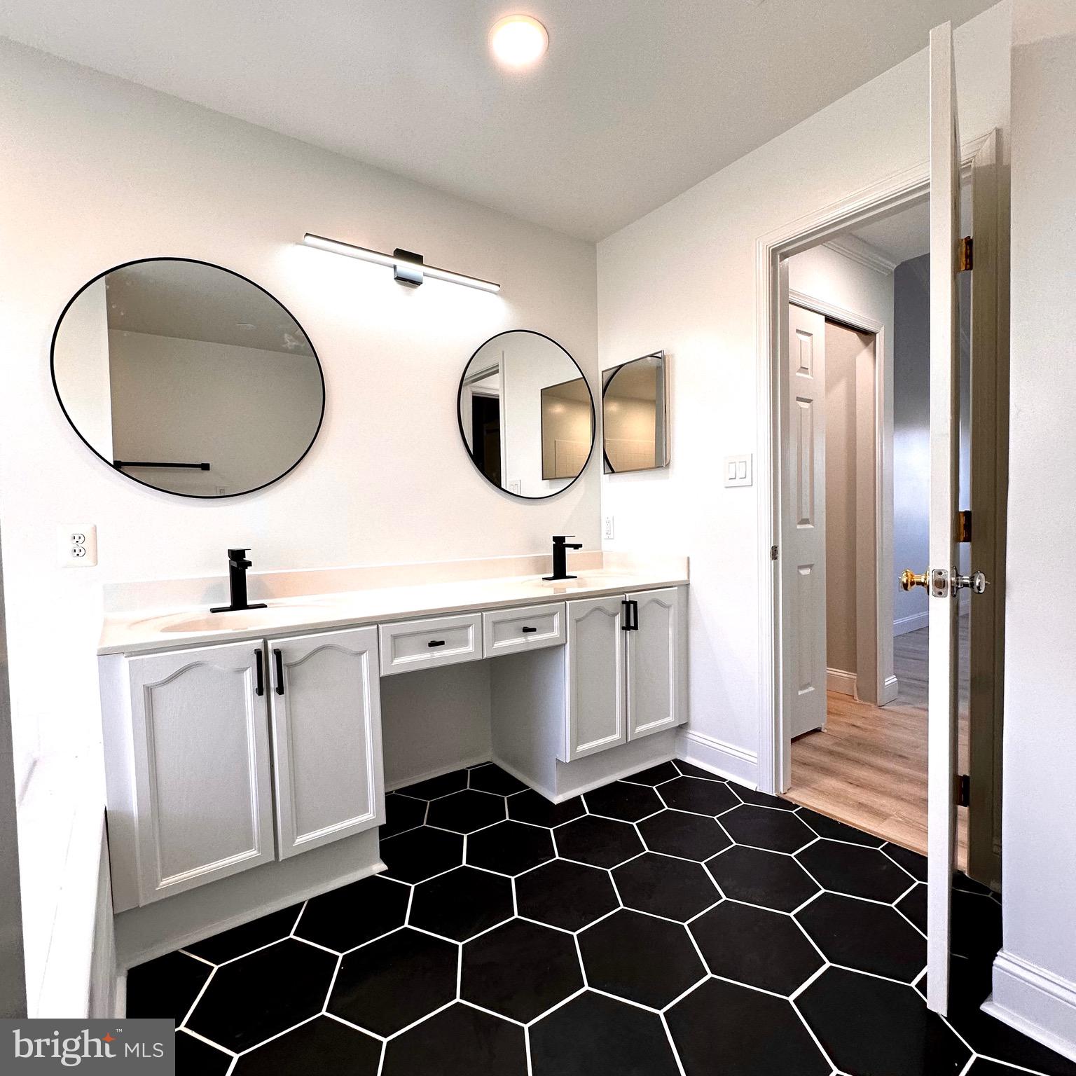 KINGSWOOD - Residential Lease