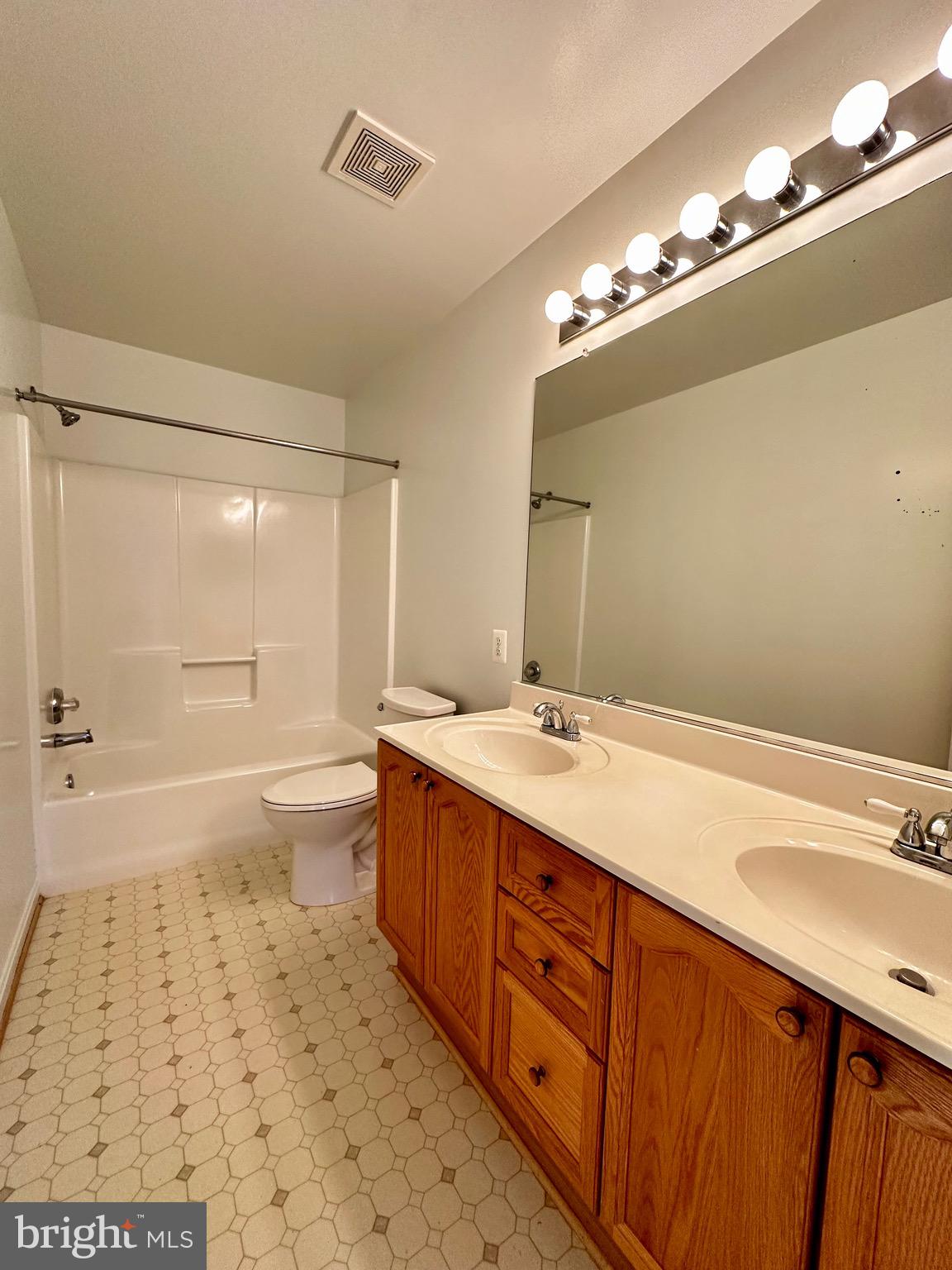 KINGSWOOD - Residential Lease