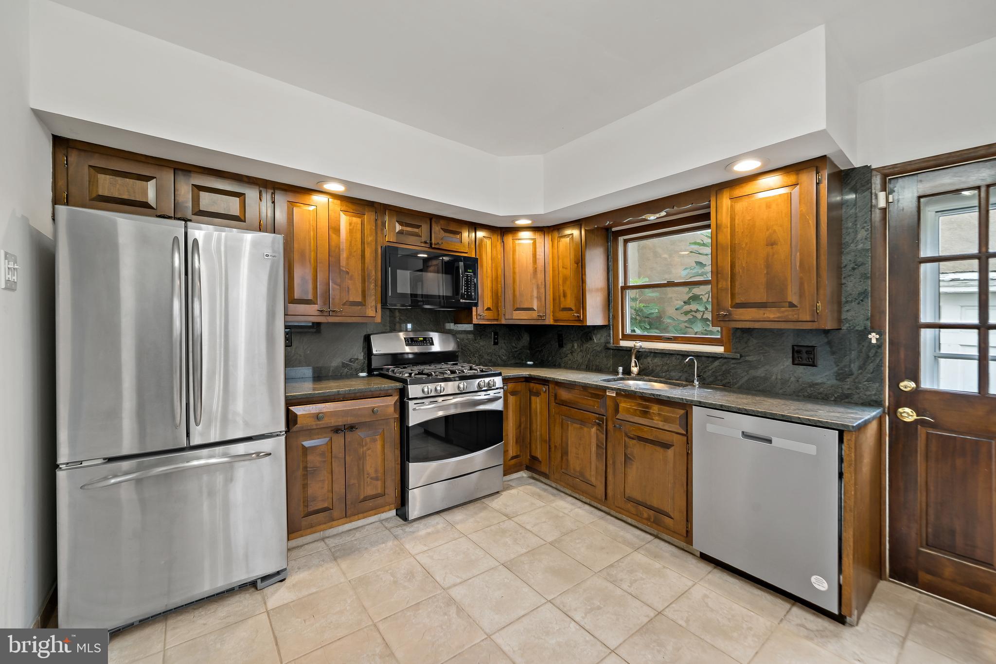 PASSYUNK SQUARE - Residential Lease