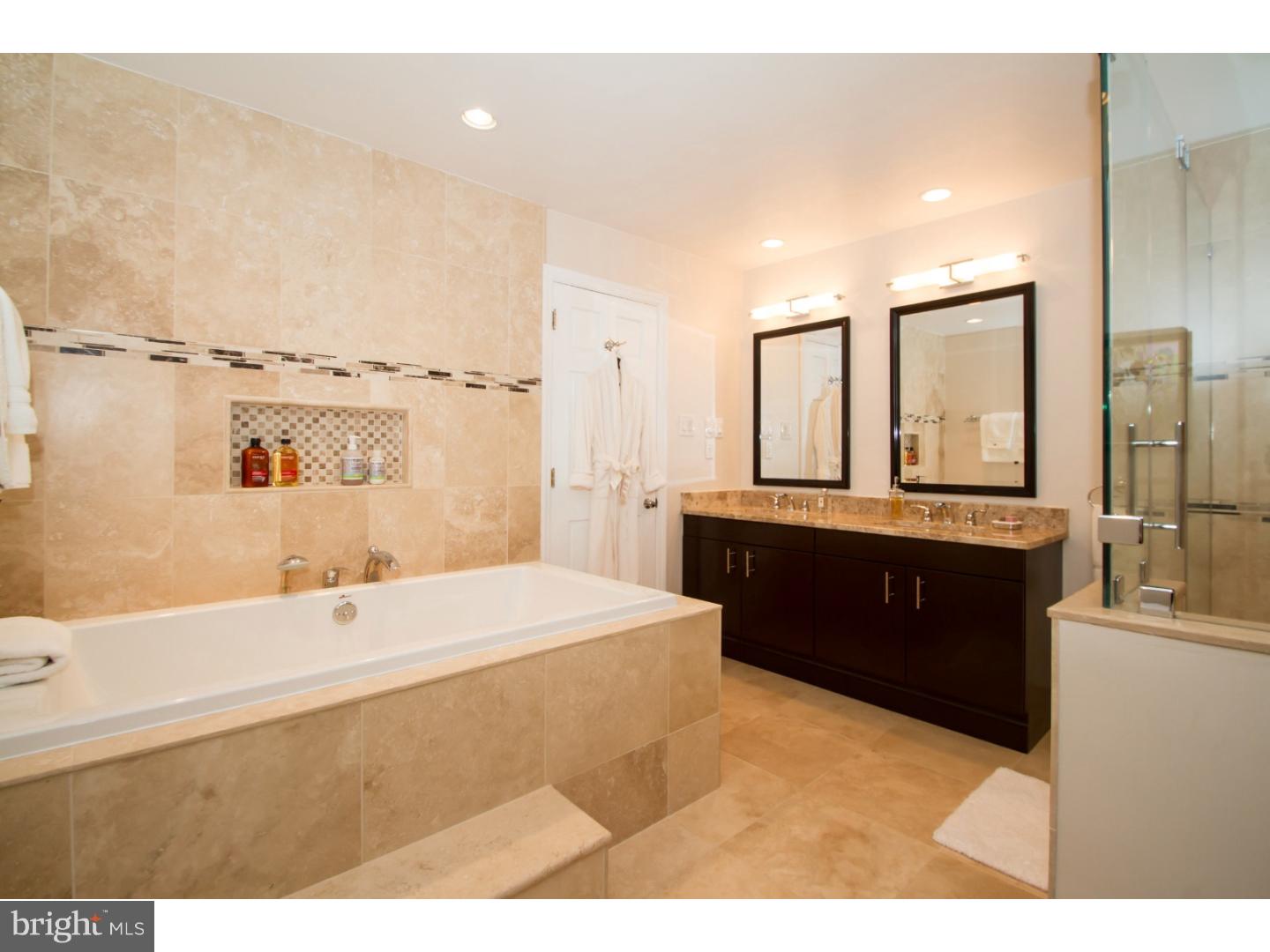 SOCIETY HILL - Residential