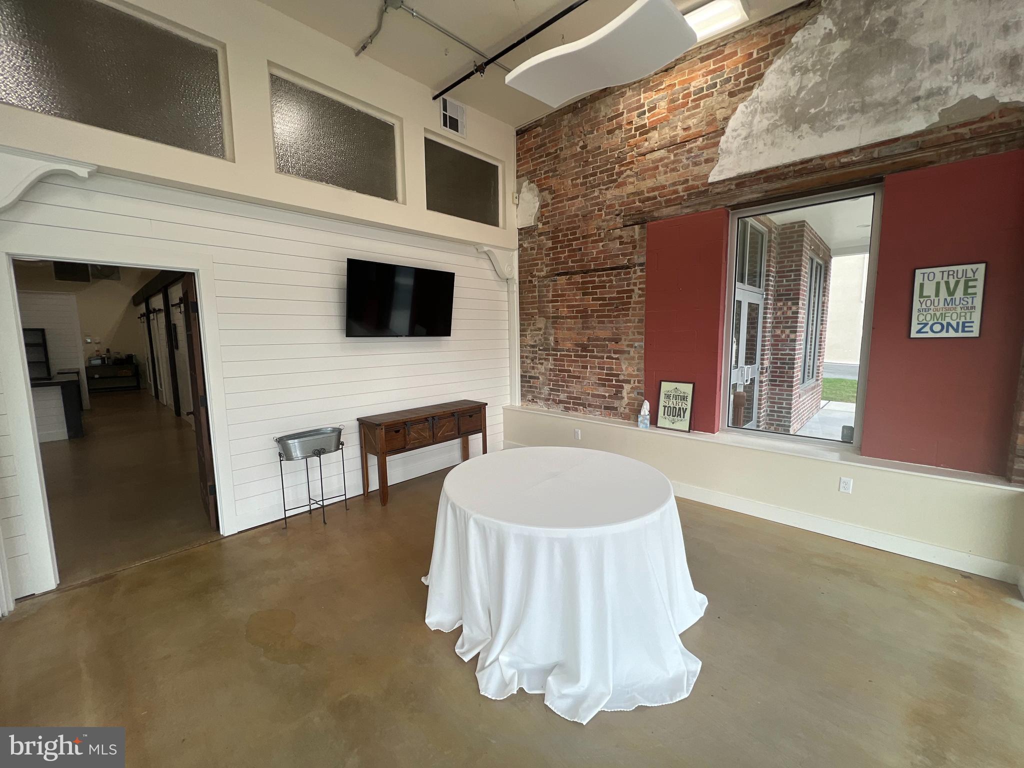 150 W MARKET STREET 102