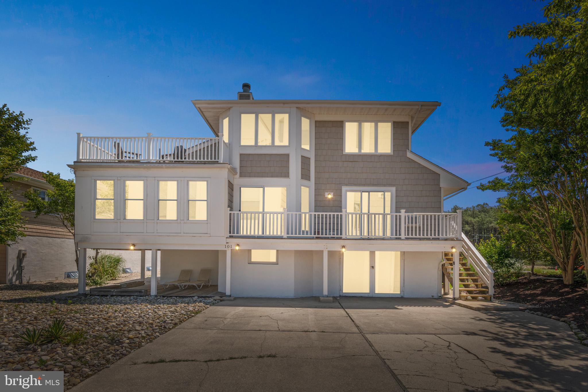 101 W CAPE SHORES DRIVE