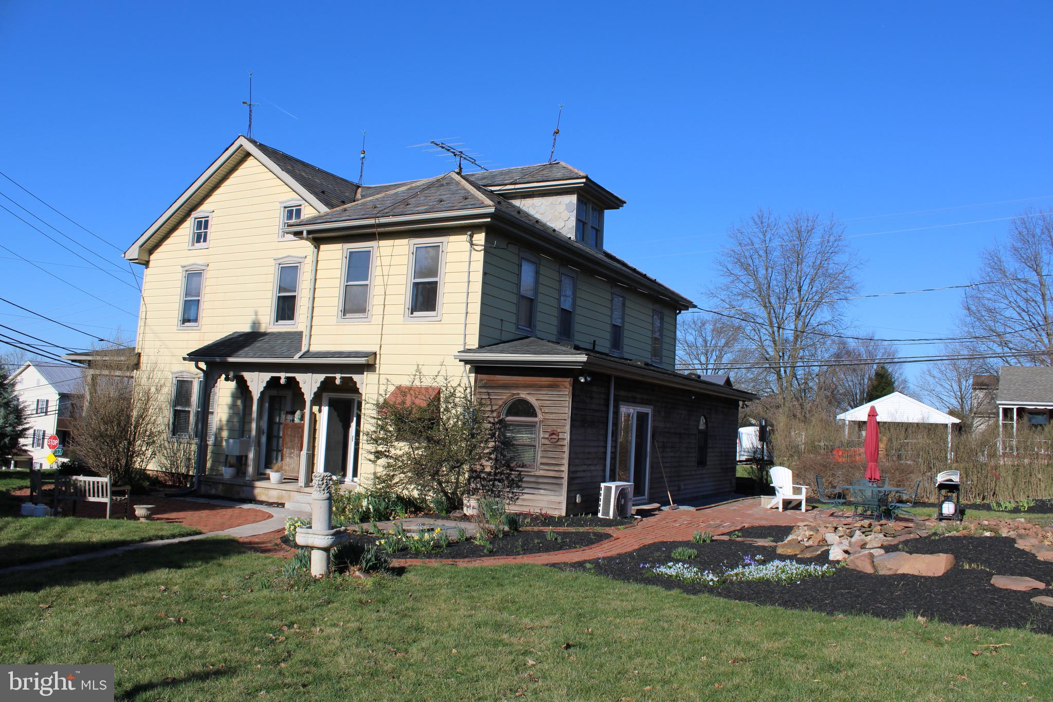 564 W MAPLE GROVE ROAD