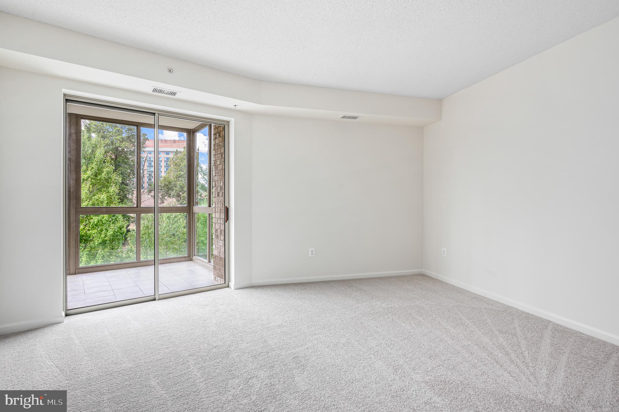 LANSDOWNE WOODS - Residential