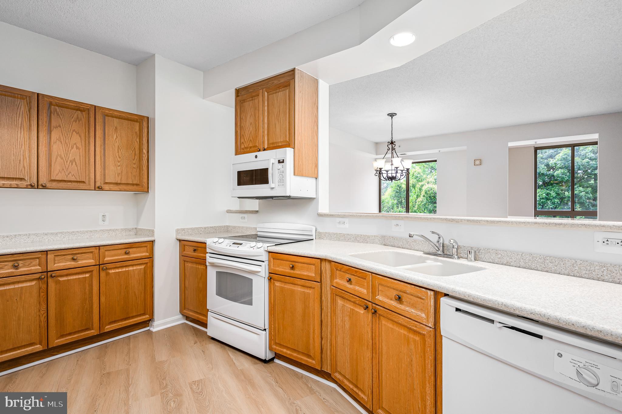 LANSDOWNE WOODS - Residential