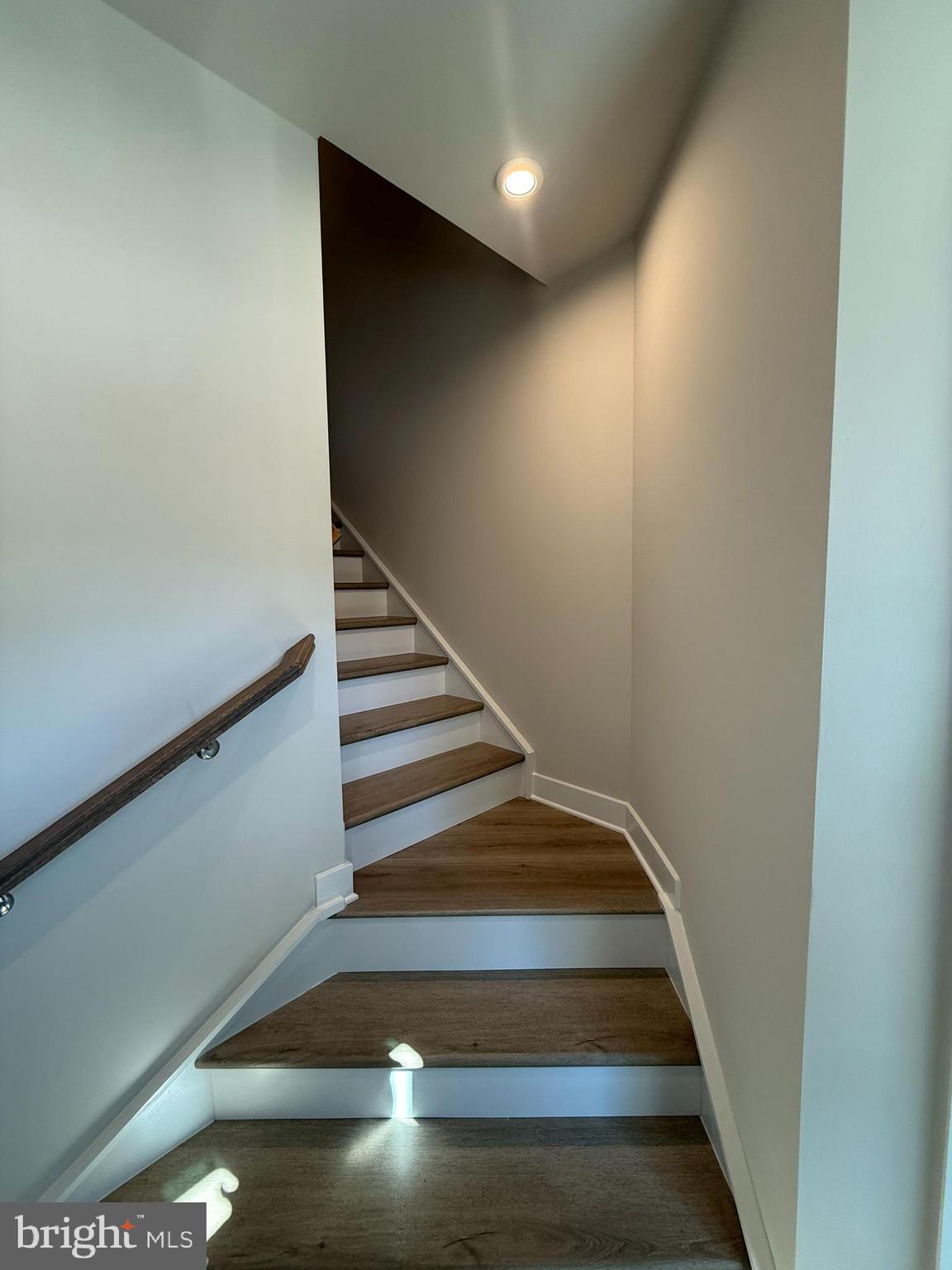 THORNDALE WOODS - Residential Lease