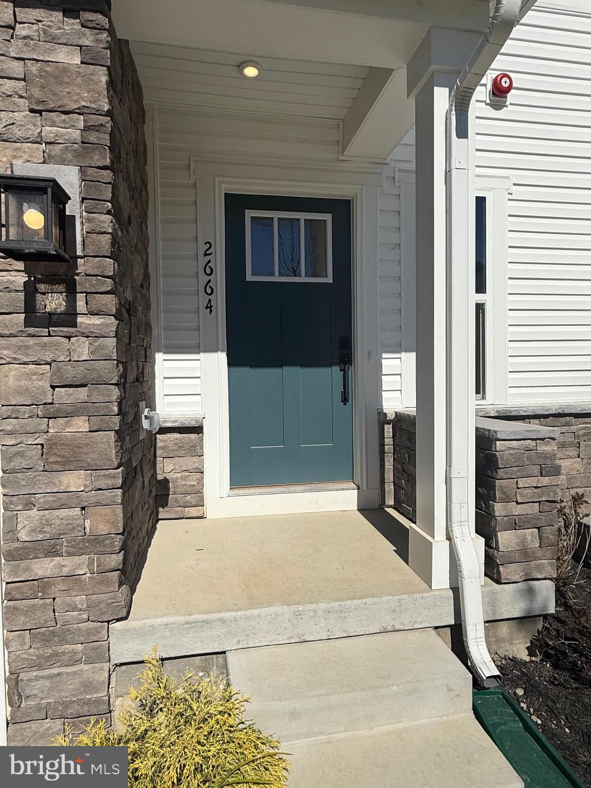 THORNDALE WOODS - Residential Lease