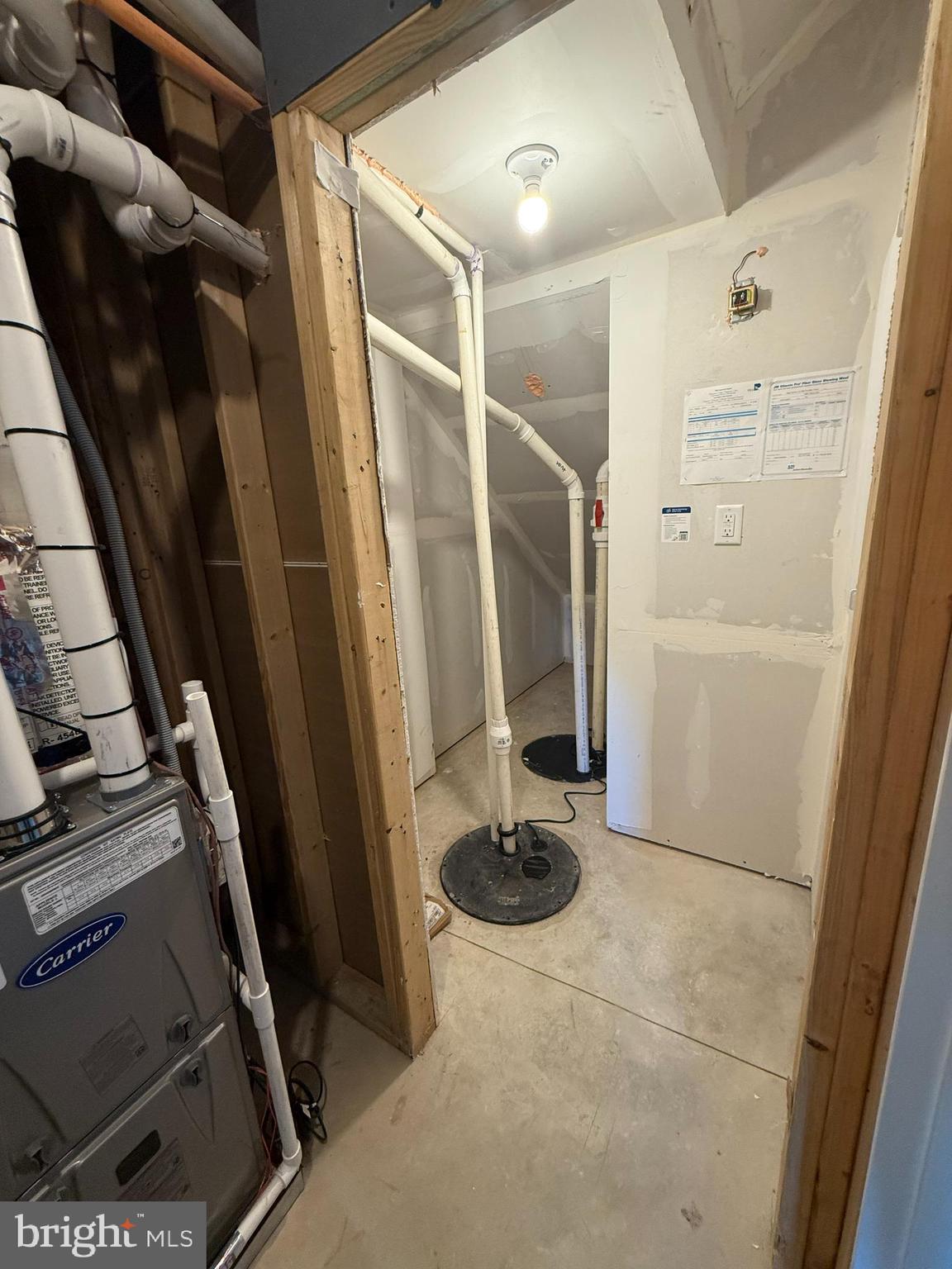 THORNDALE WOODS - Residential Lease