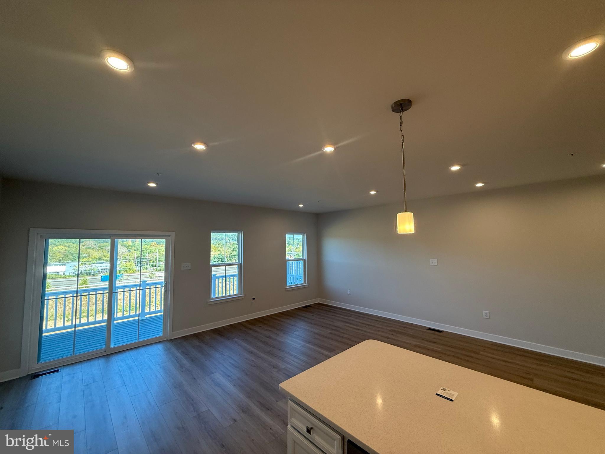 THORNDALE WOODS - Residential Lease