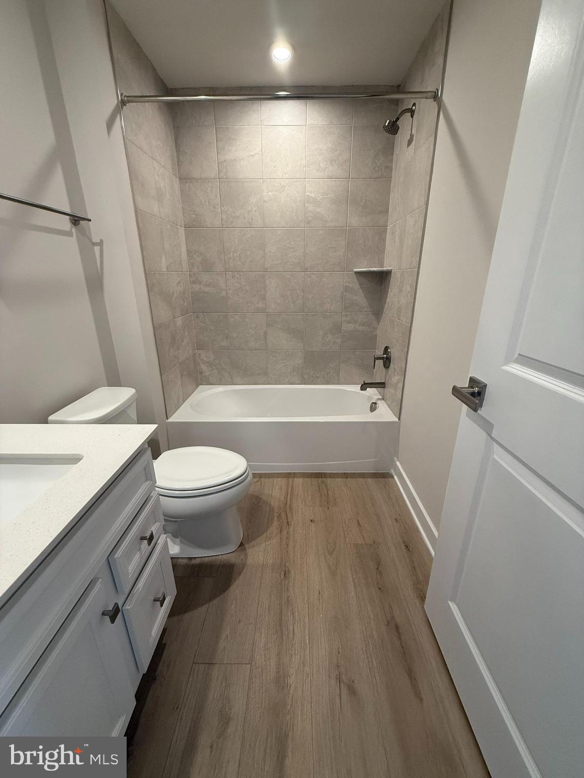 THORNDALE WOODS - Residential Lease