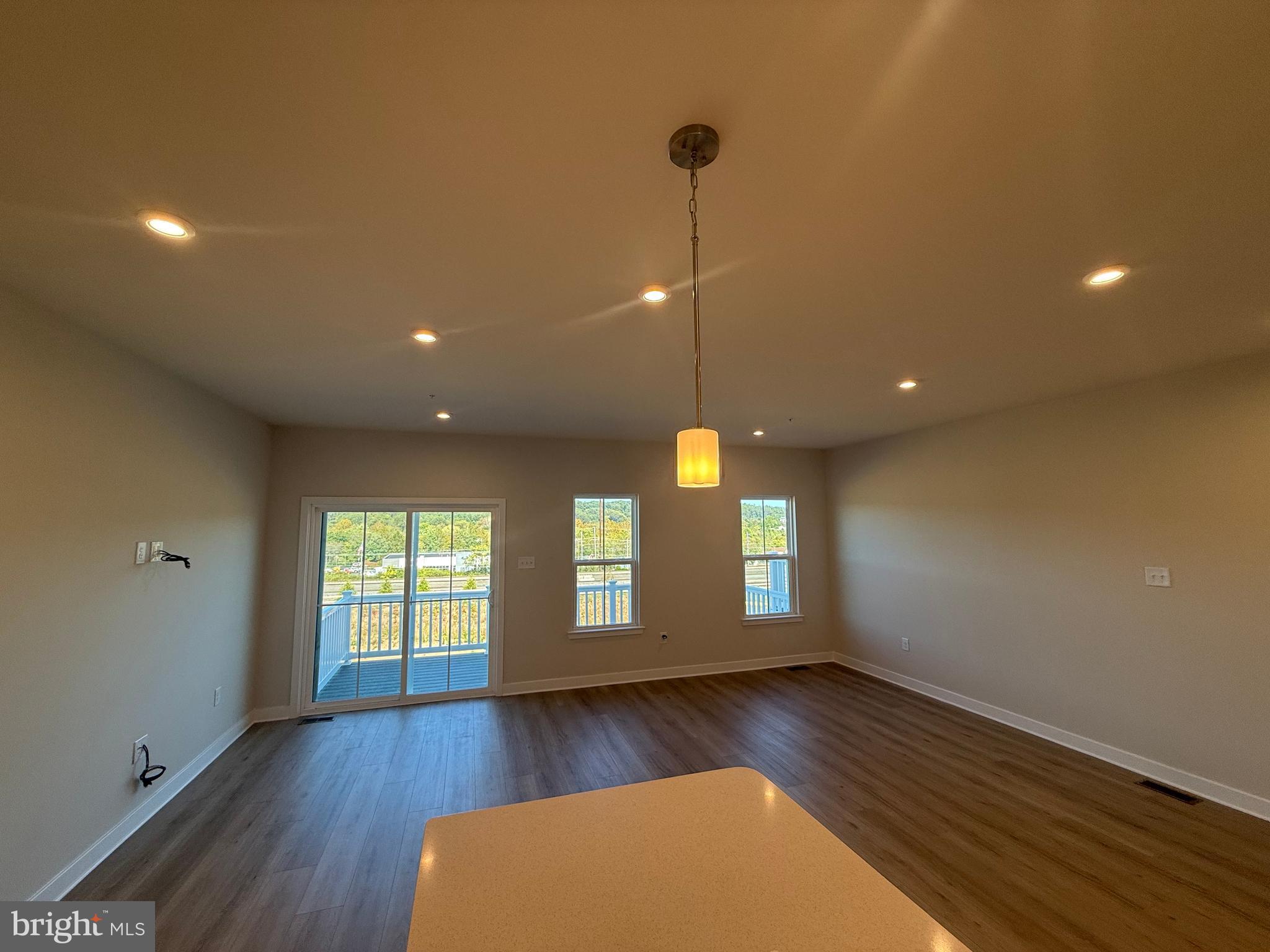 THORNDALE WOODS - Residential Lease