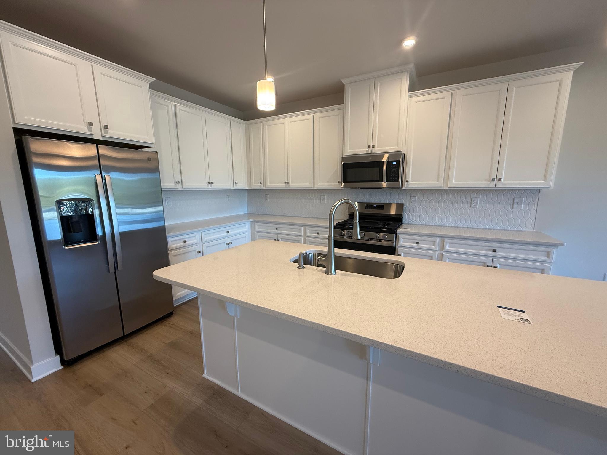 THORNDALE WOODS - Residential Lease