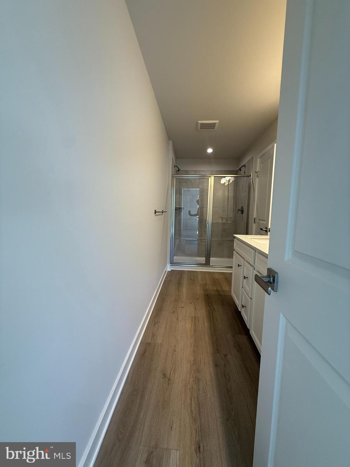 THORNDALE WOODS - Residential Lease