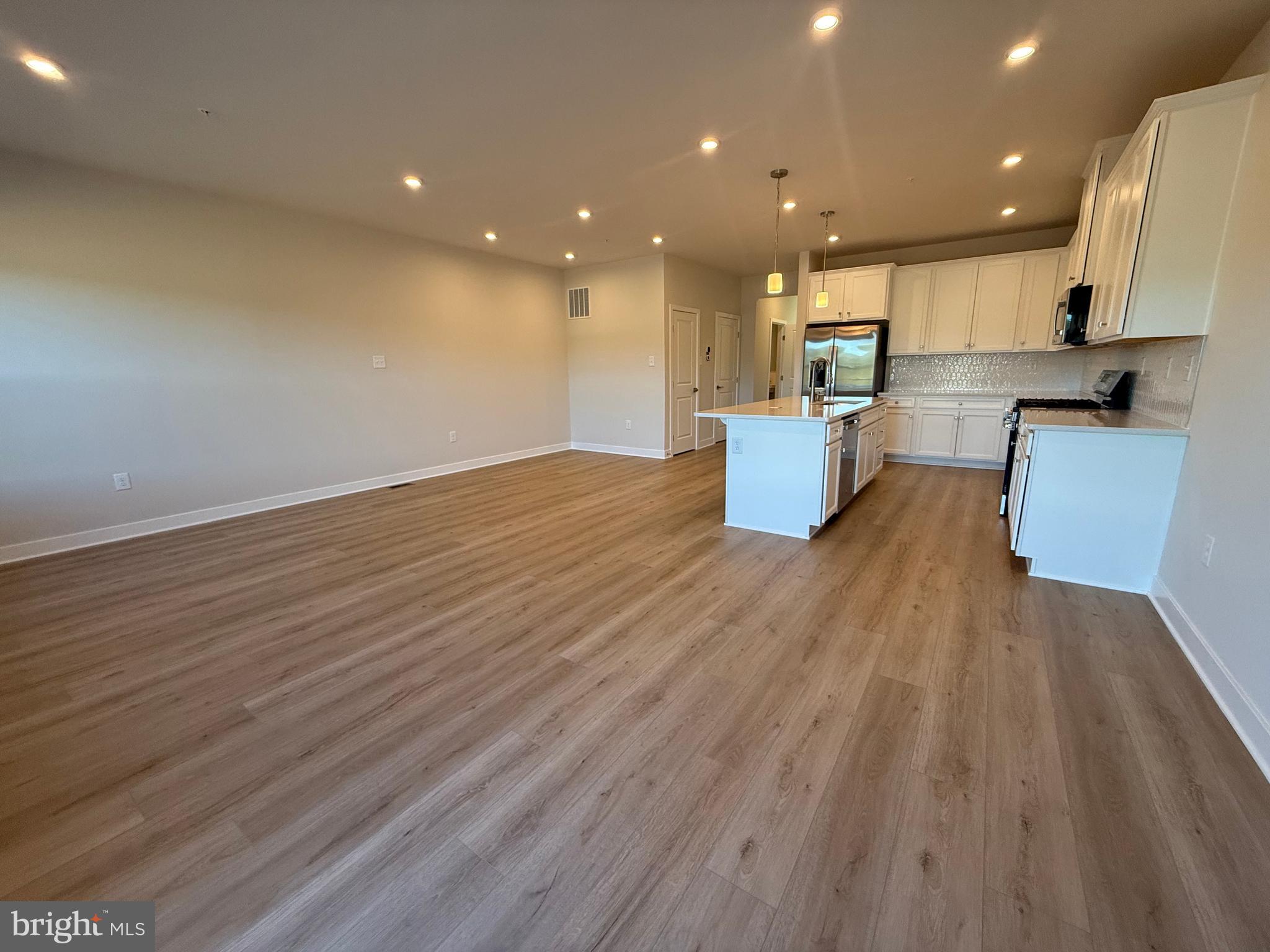 THORNDALE WOODS - Residential Lease