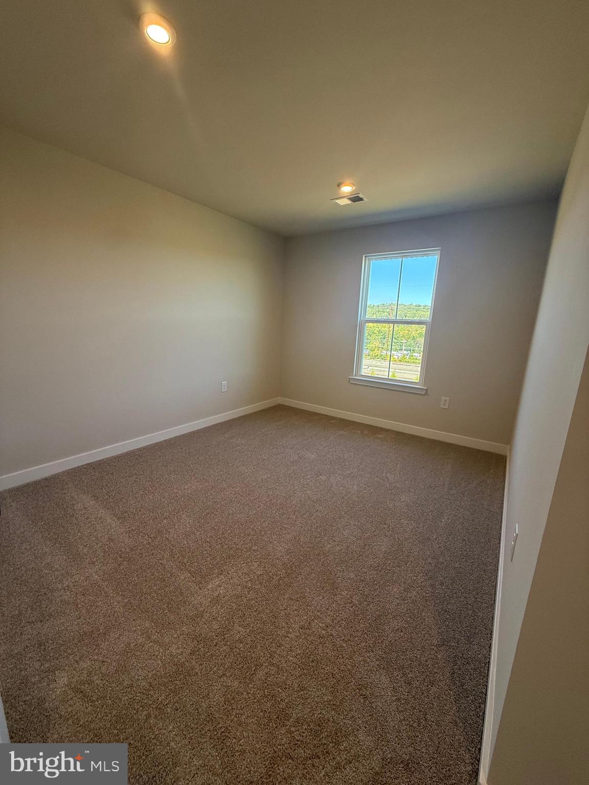 THORNDALE WOODS - Residential Lease