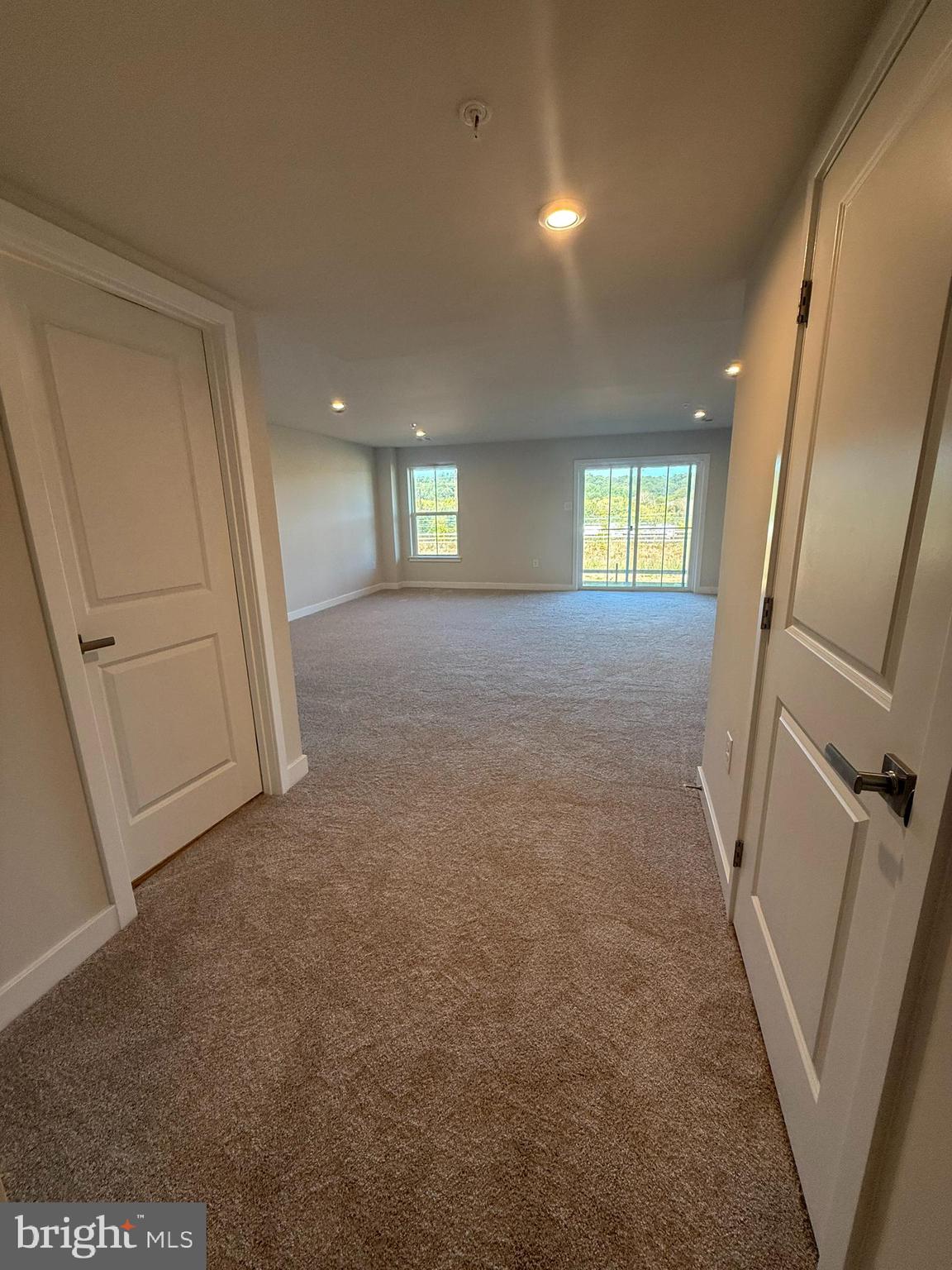 THORNDALE WOODS - Residential Lease