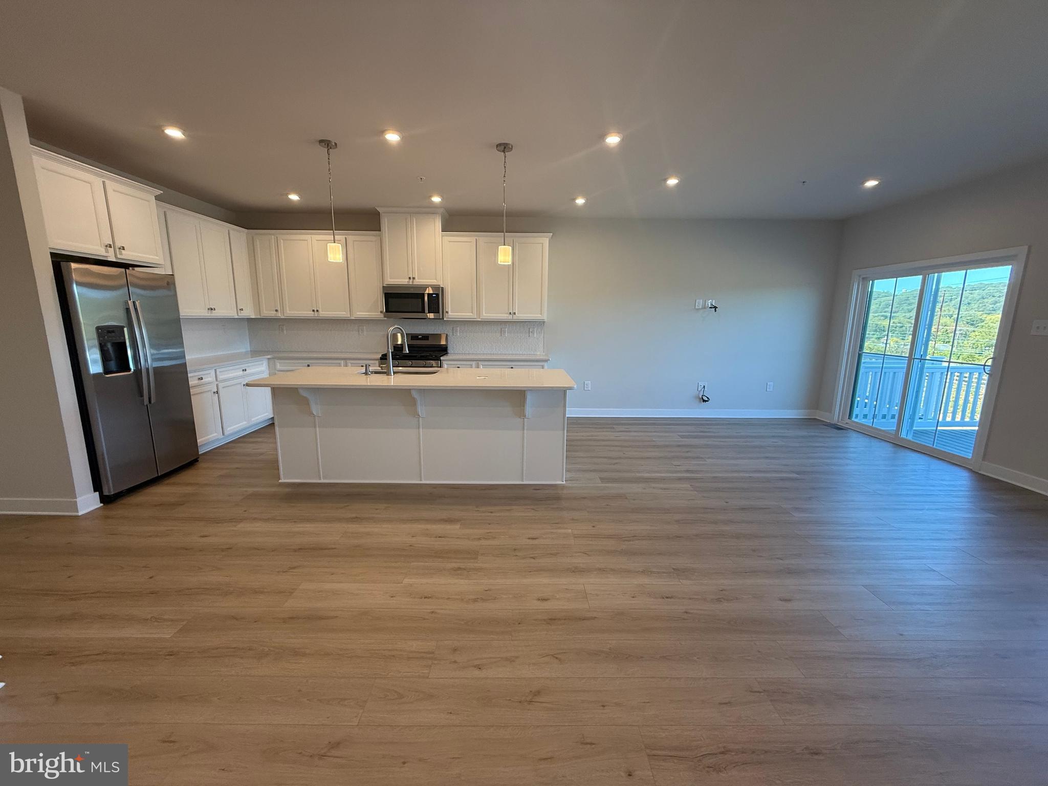 THORNDALE WOODS - Residential Lease