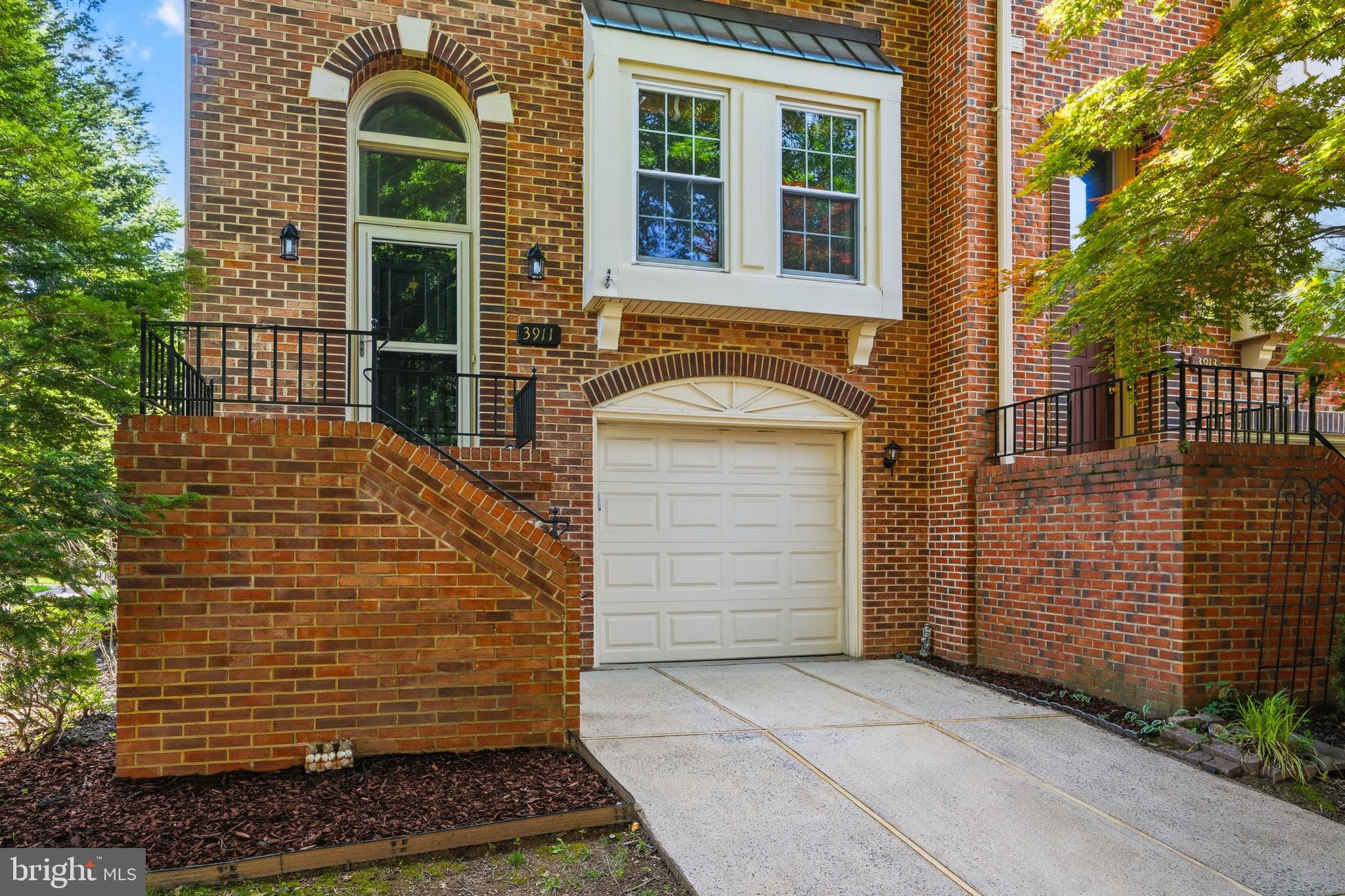 3911 GREEN LOOK COURT