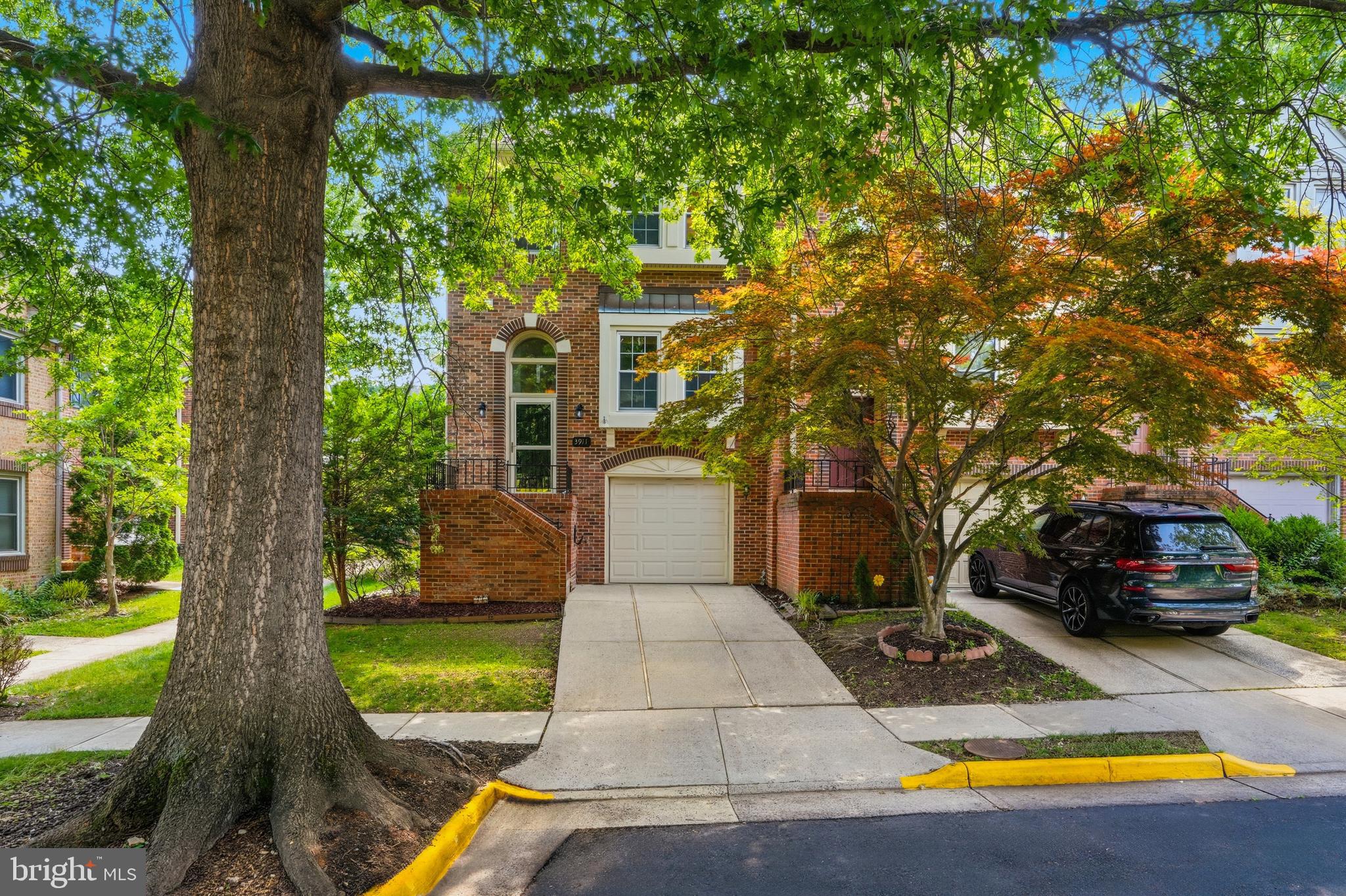 3911 GREEN LOOK COURT