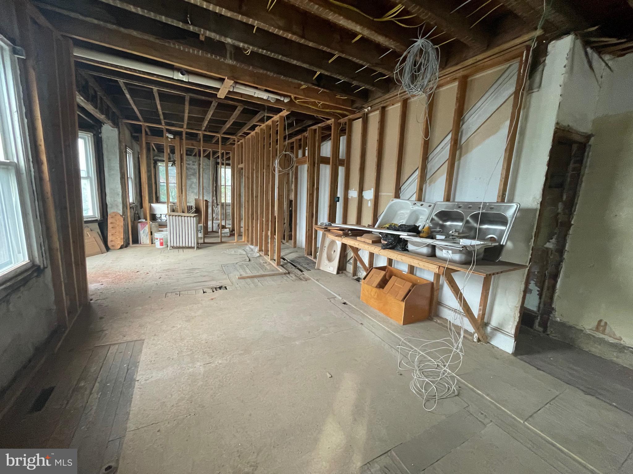 KINGSESSING - Commercial Sale