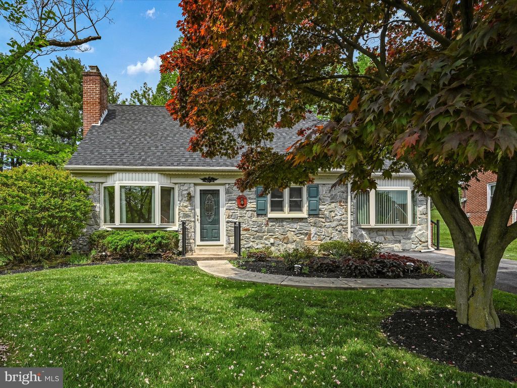 Photo of 1333 Meadowcreek Lane, Lancaster, PA 17603 (MLS # PALA2050338)