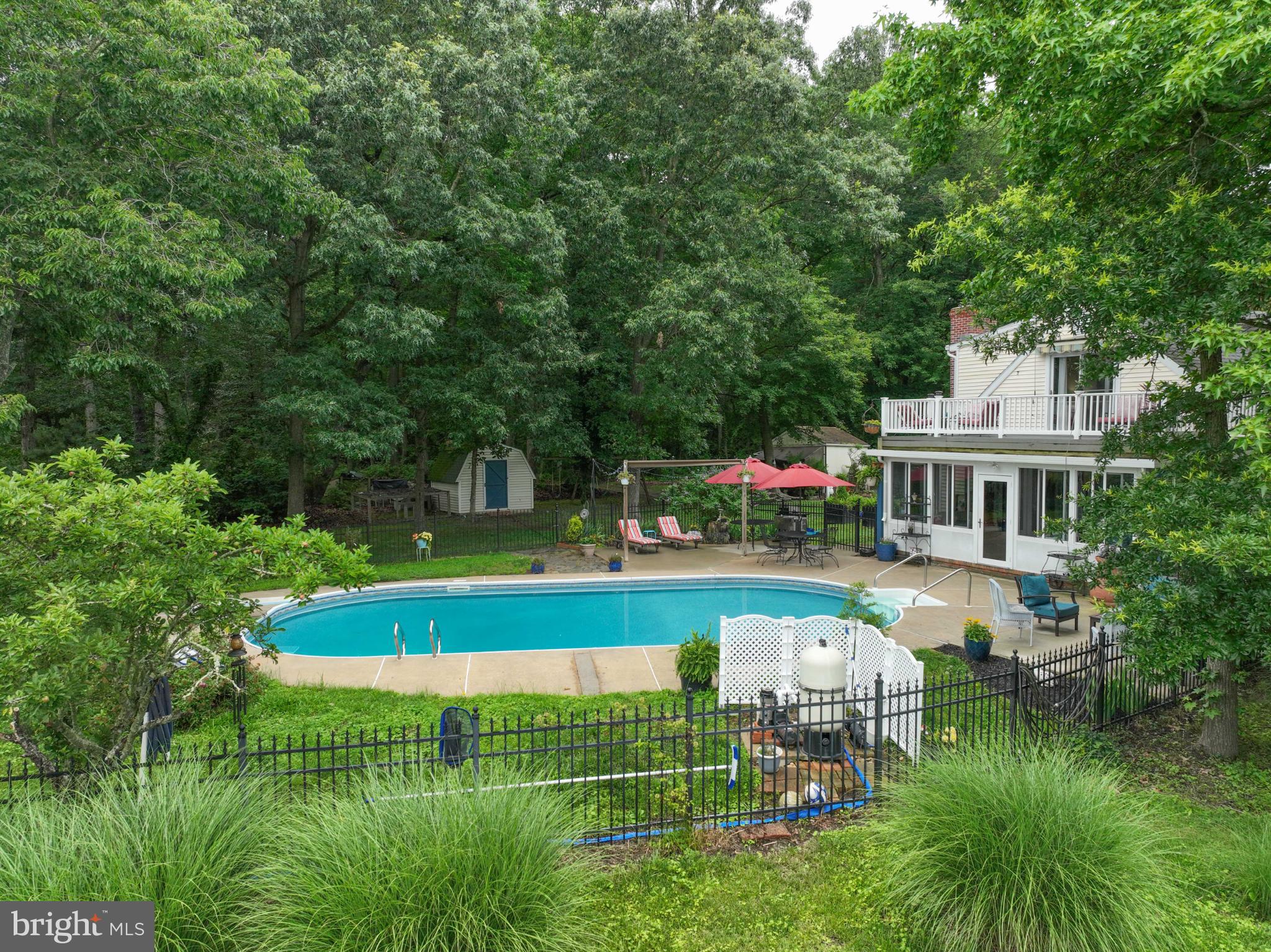 ARCADIA SHORES - Residential