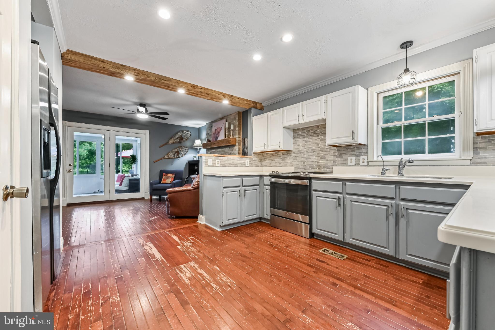 ARCADIA SHORES - Residential