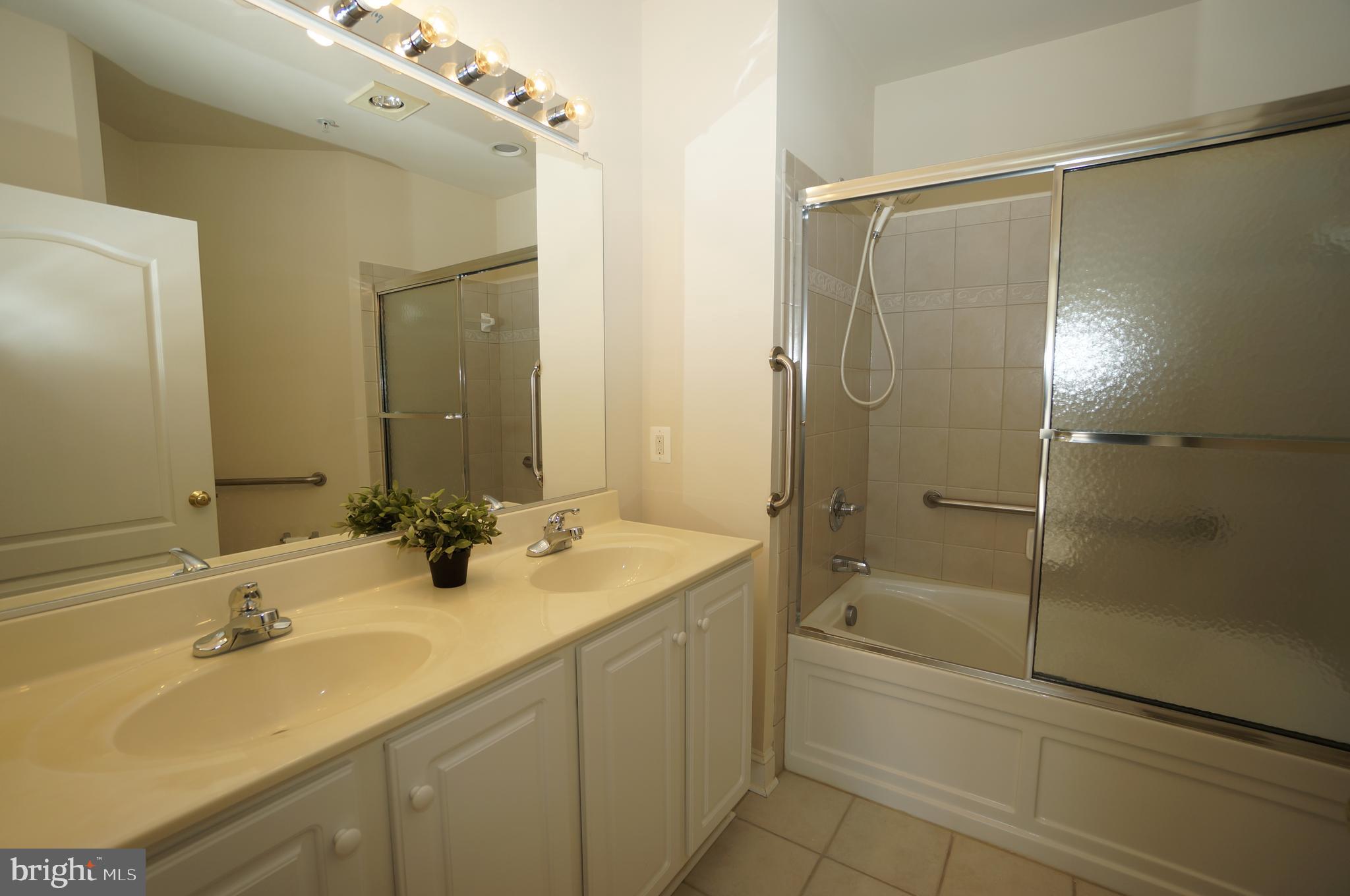 RIVER HILL - Residential Lease