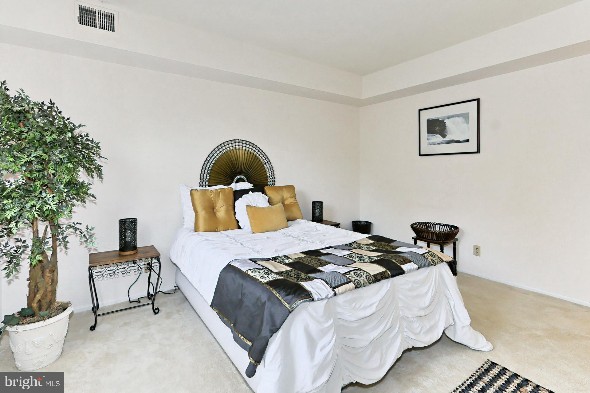 MONTEBELLO - Residential Lease