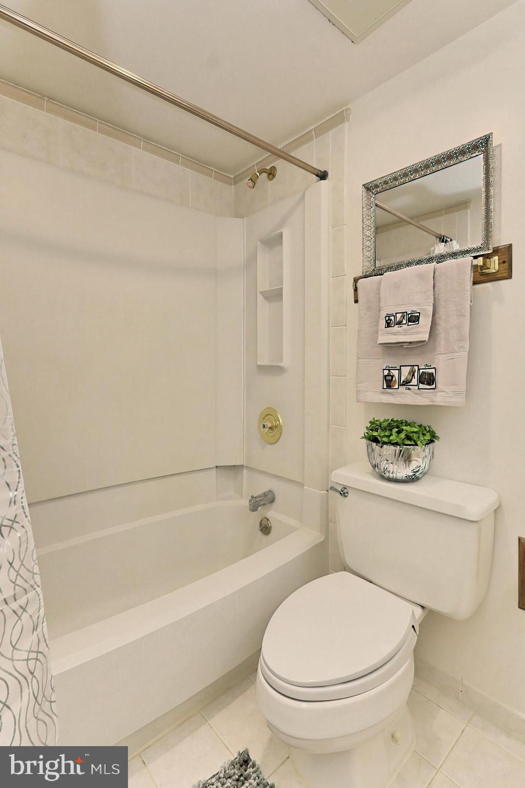 MONTEBELLO - Residential Lease