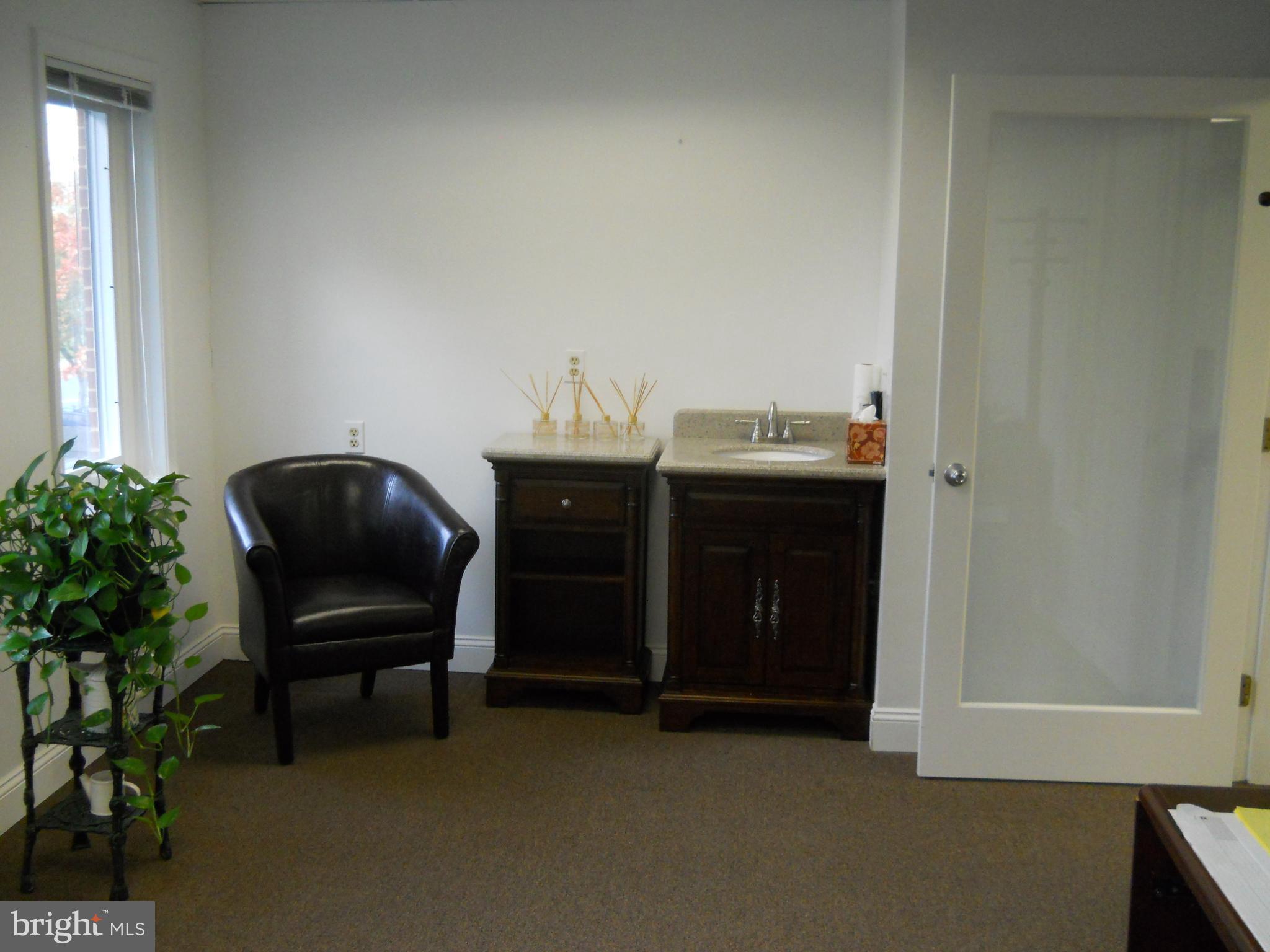 HERNDON PARK STATION - Commercial Lease