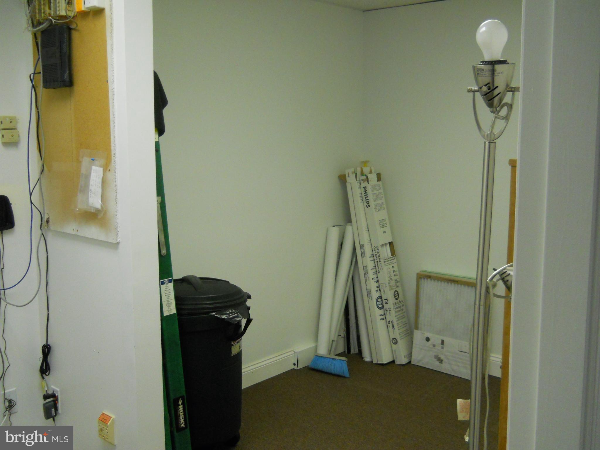 HERNDON PARK STATION - Commercial Lease