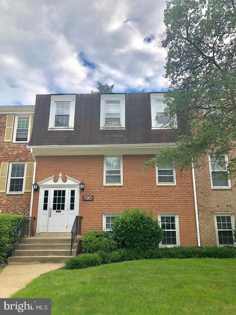 POTOMAC OAKS - Residential