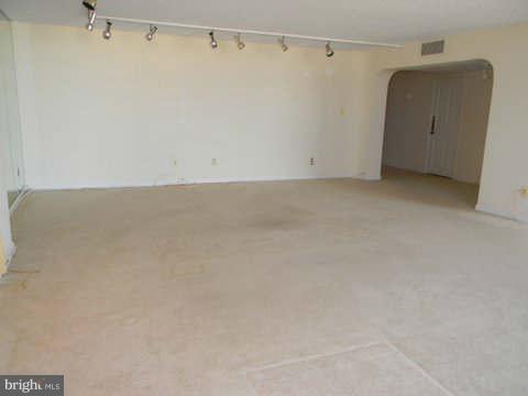 THE REPRESENTATIVE - Residential Lease