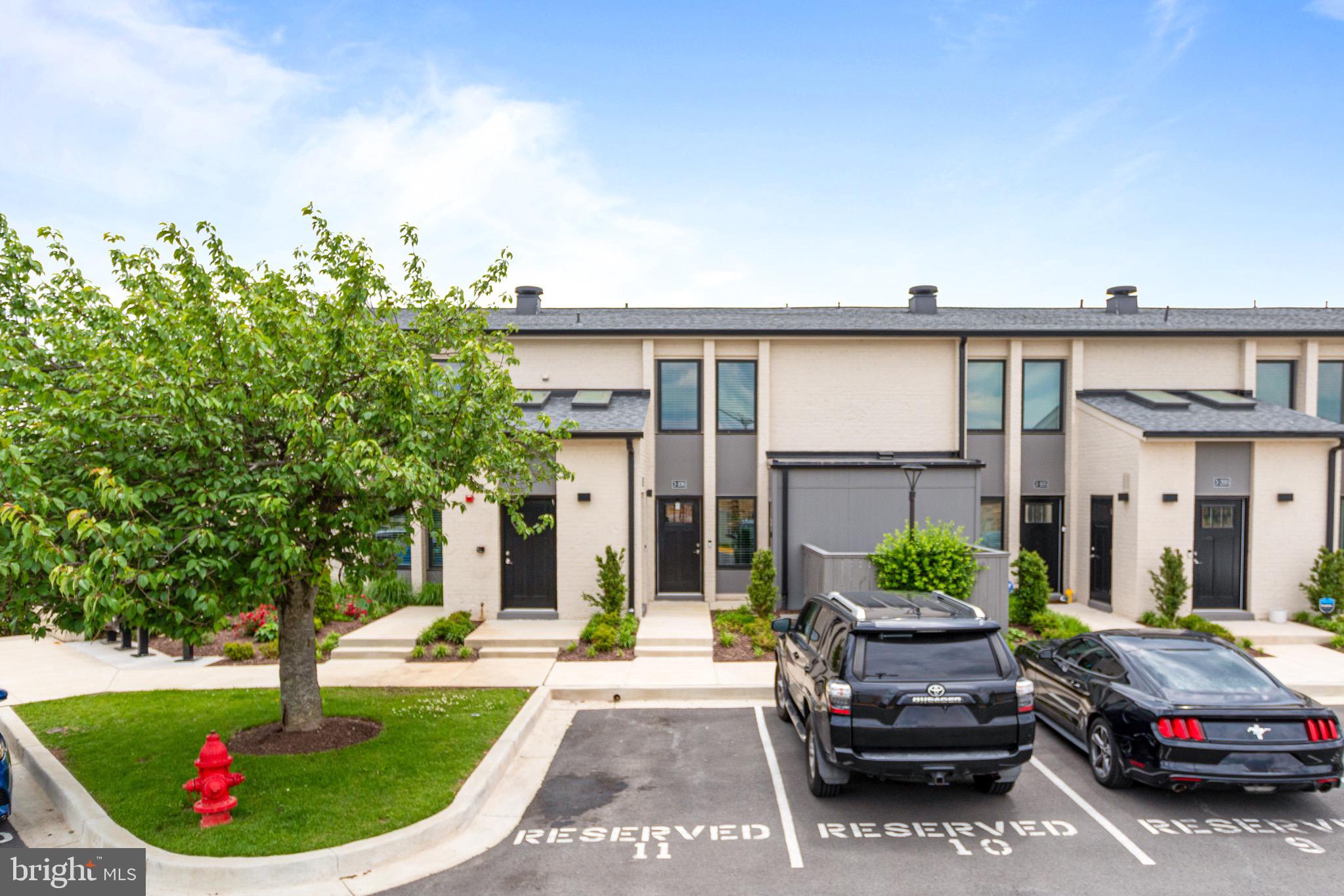 19520 VILLAGE WALK DRIVE 3-206