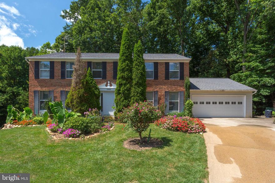 Fantastic opportunity to own in Montclair & make it your own! 5BR/2.5BA on quiet cul-de-sac backing to trees w/ great bones! Formal DR & LR! FR w/ wood burning fireplace & built-ins open to LR, huge rear deck & kitchen! Eat-in kitchen w/ gorgeous views! Master suite w/ walkin closets connected to 5th BR/nursery w/ opportunity to expand BA! Partially finished walkout basement! More photos in tour!