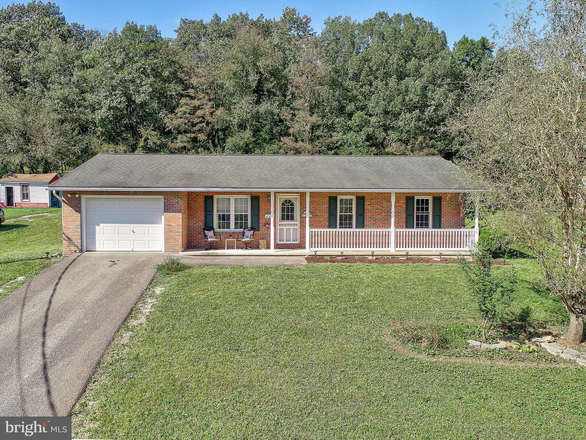 438 E Colliery Avenue, Tower City, PA 17980