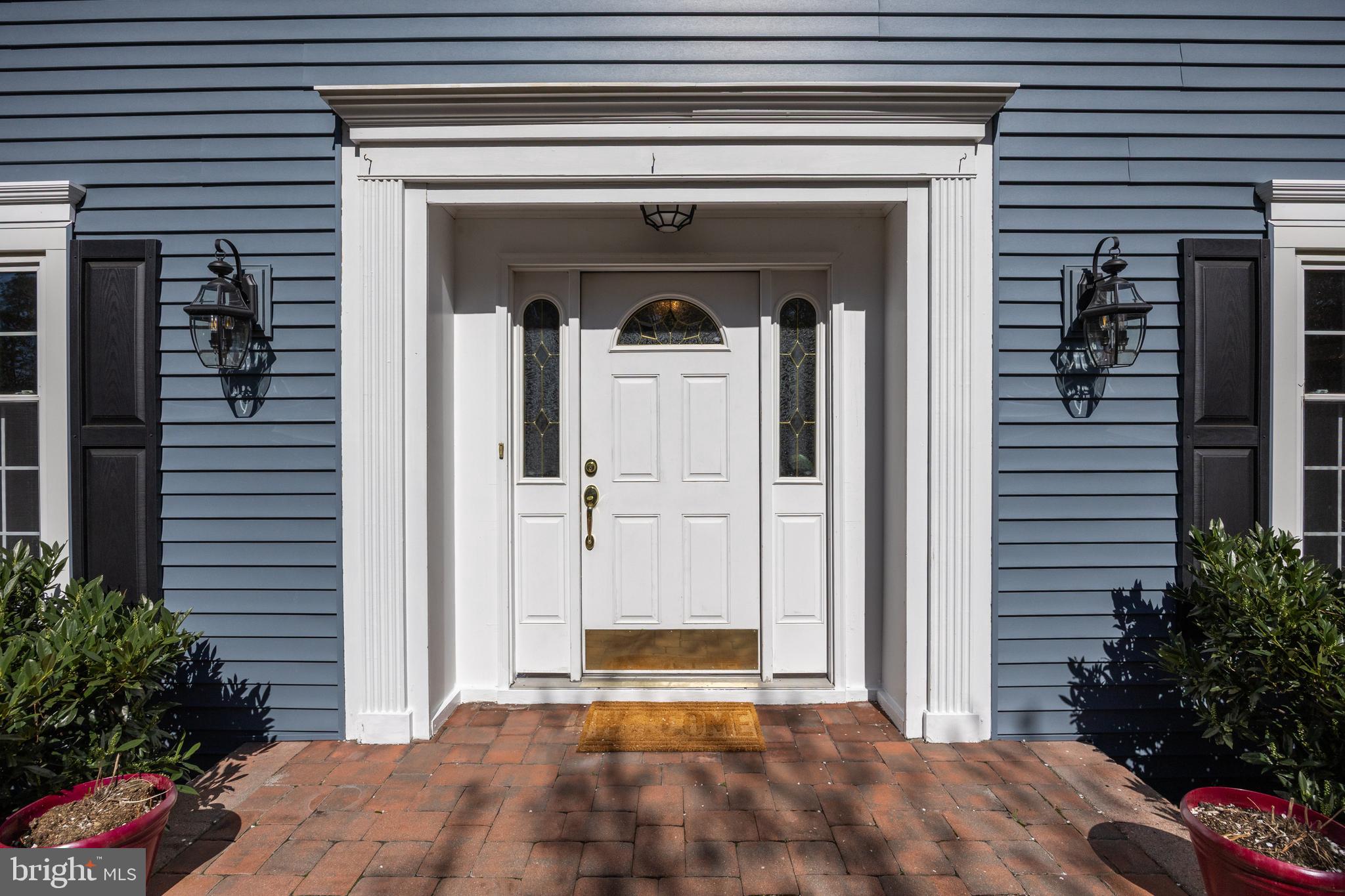 8 MEADOWWOOD COURT