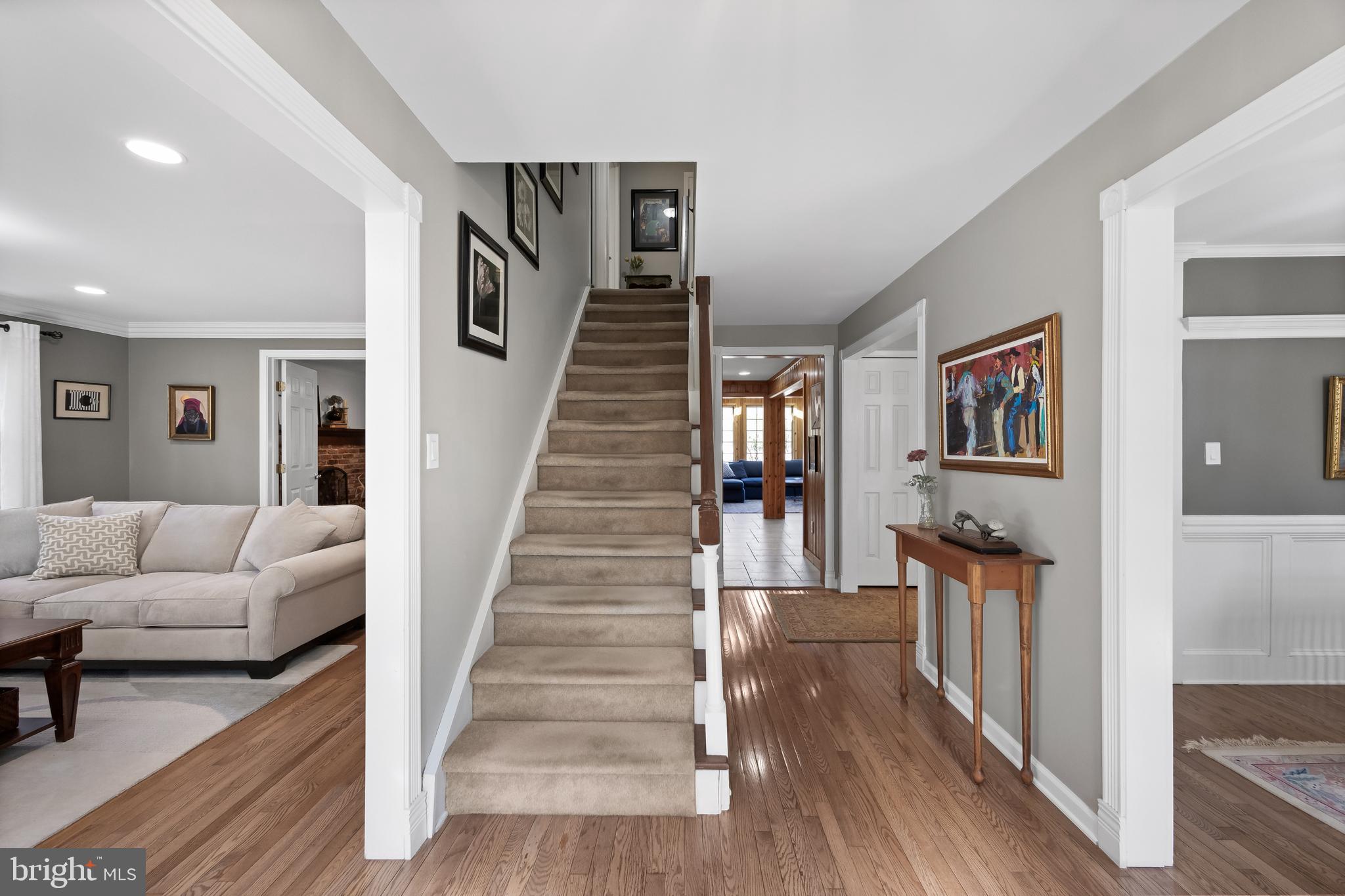 8 MEADOWWOOD COURT