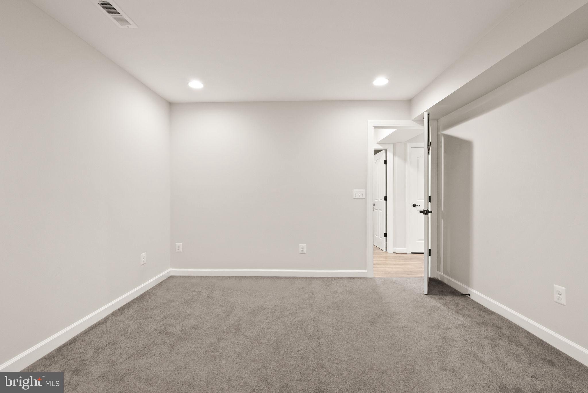 LANSDOWNE ON THE POTOMAC - Residential