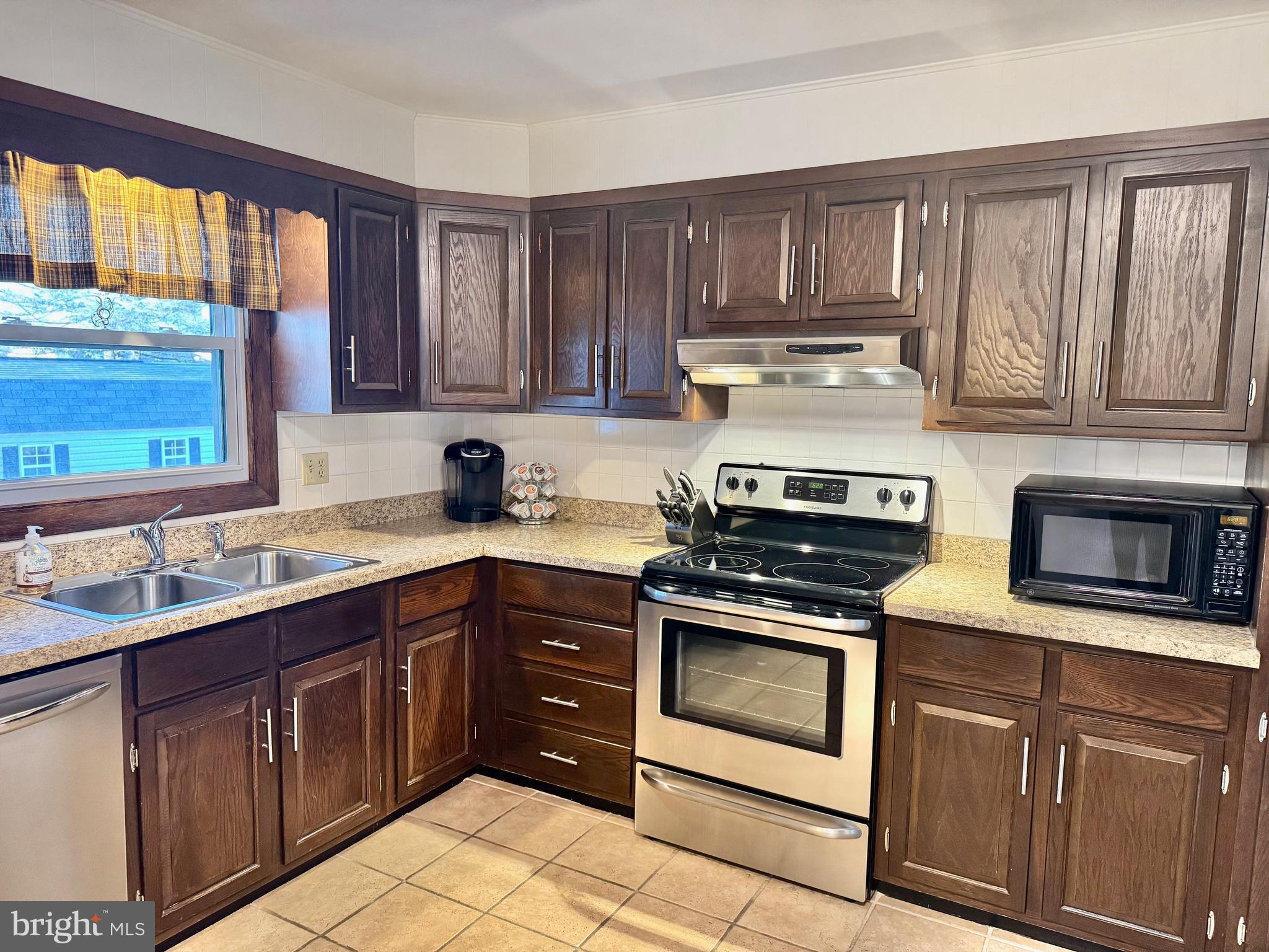 SHIREMAN MANOR - Residential